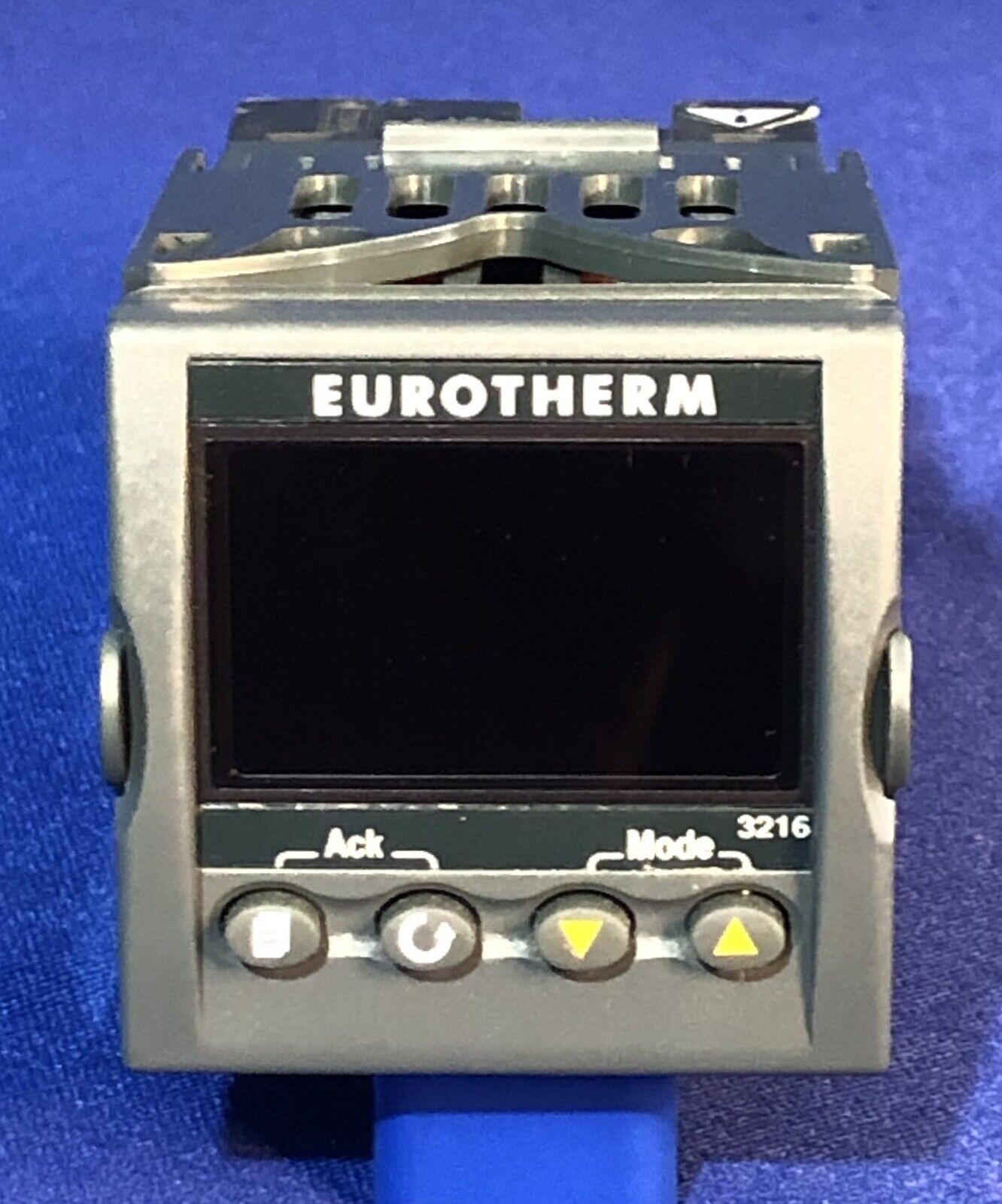 6086618