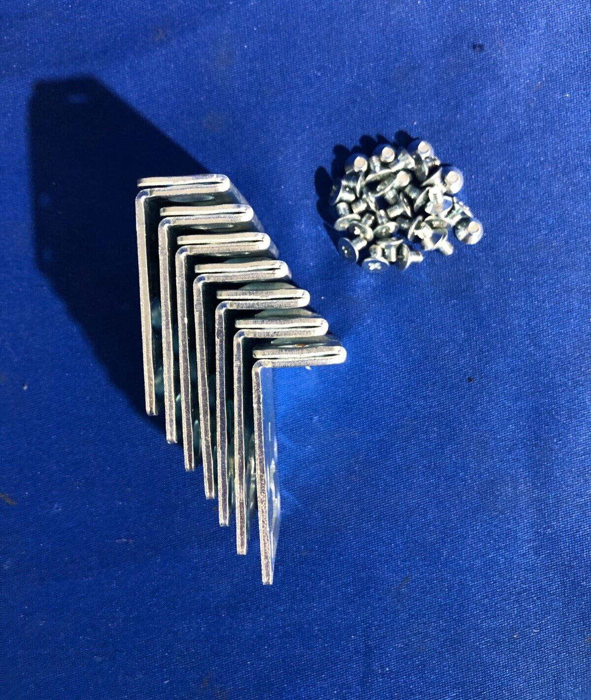 6086851